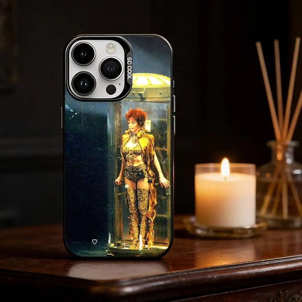 Фото Чехол M-Mylene Farmer California для iPhone 17 16 15 14 13 12 11 Pro Max Plus, серебристый матовый черный №5