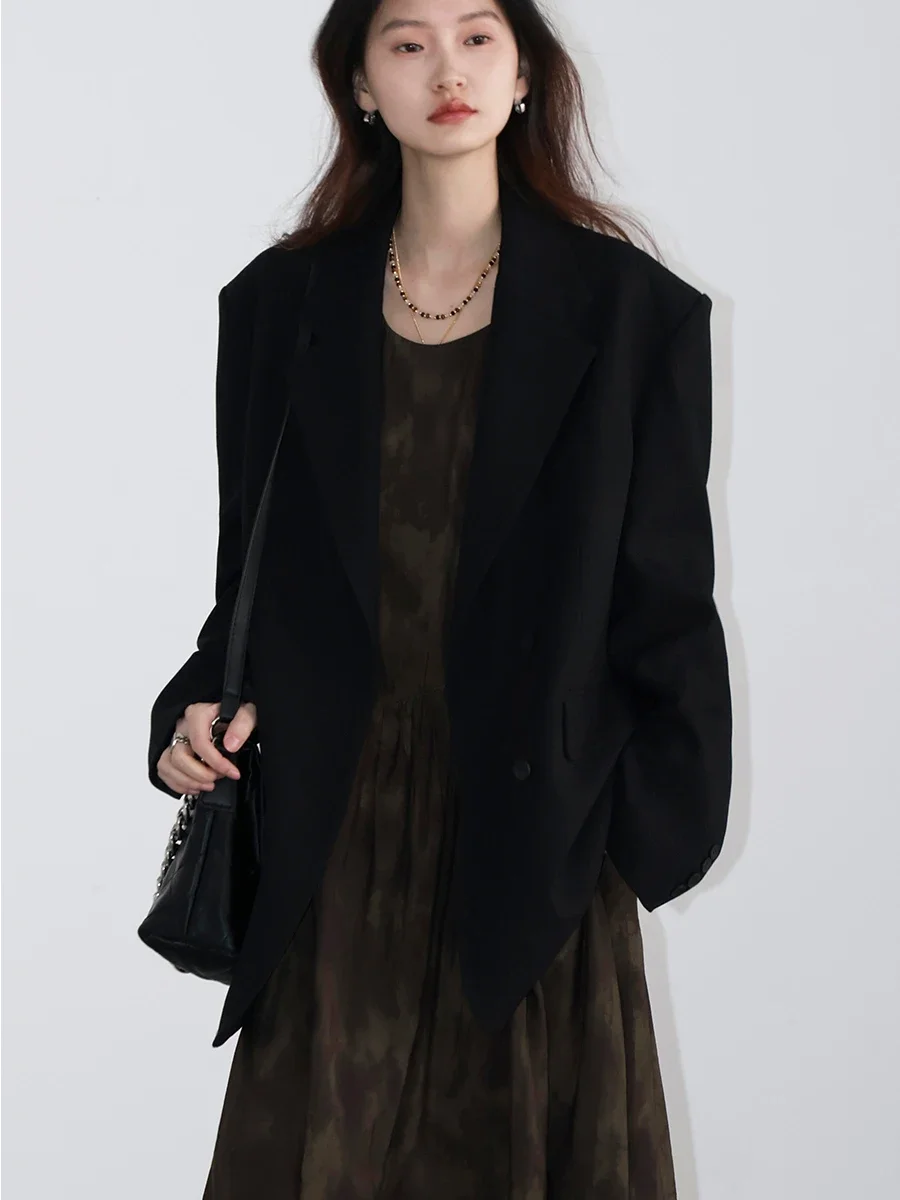 Женское платье без рукавов с круглым вырезом и принтом