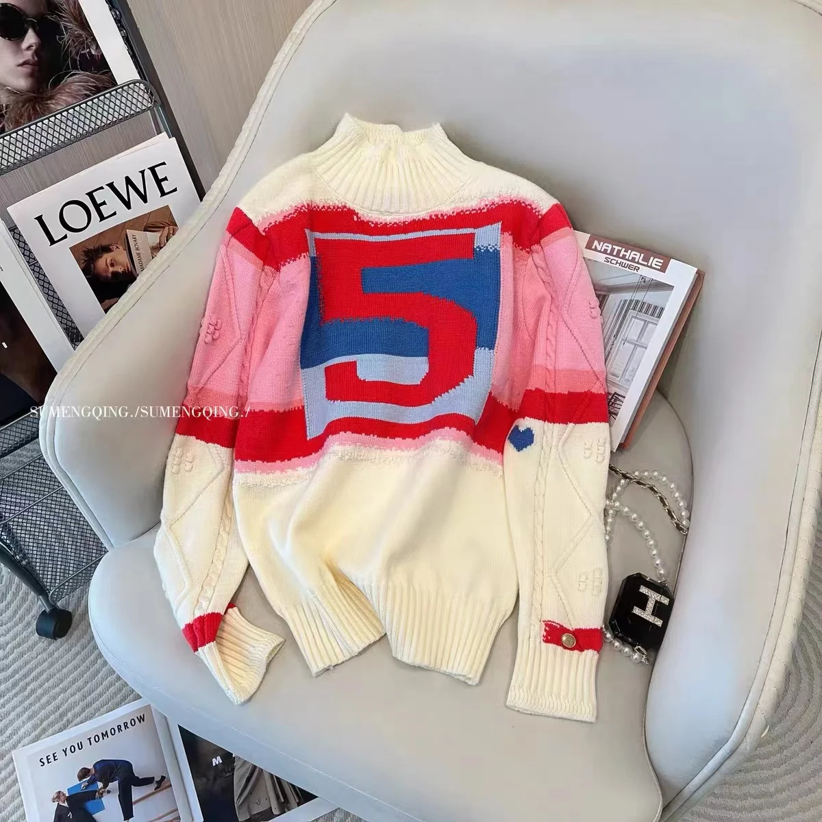 Женский вязаный жаккардовый свитер с надписью