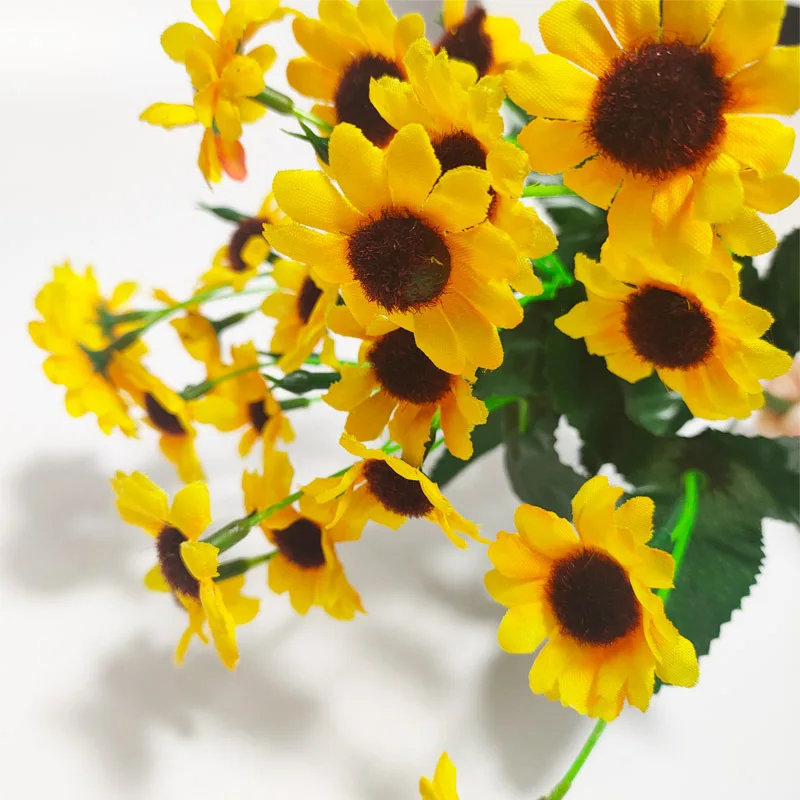 

Artificial Sunflower Flowers Bouquet Home Decor Highly Realistic Silk Daisies Sun Flower Arrangement Wedding Party Decoration