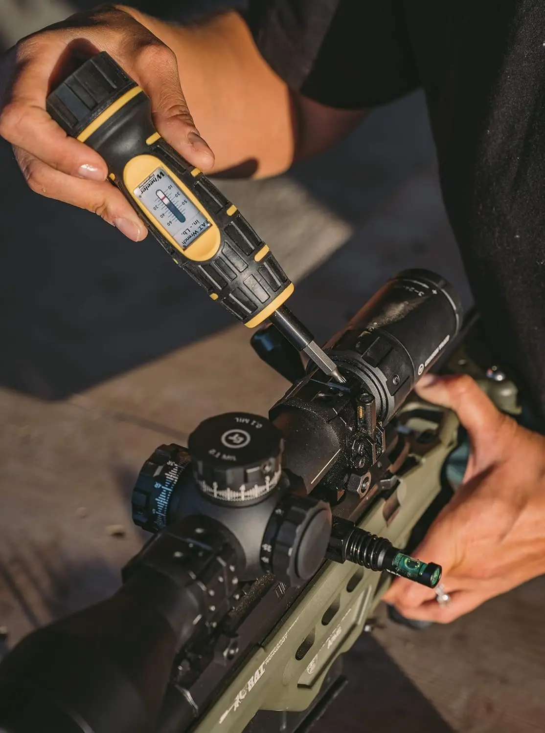 Ручной динамометрический ключ с точкой огнестрельного оружия измерением