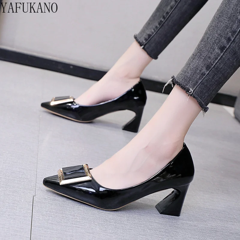 

Fashion Thick Heel Single Shoes Sexy Patent Leather Metal Square Buckle Career Work Shoes Pointed Toe Slip-on Party Dress Shoes