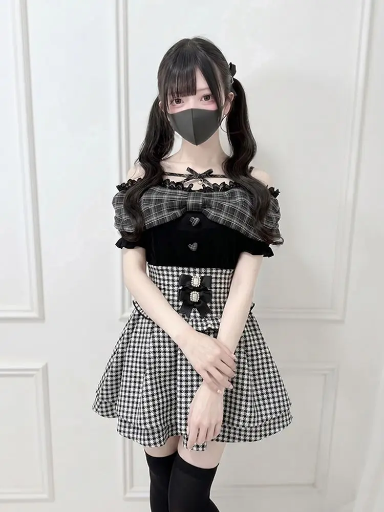 Фото Платье женское 2026 Ryousangata Dark Sweet в клетку с открытыми плечами, кружевом, бантом, оборками, завышенной талией, пуговицами-сердечками, в стиле J-fashion, милое повседневное платье №1