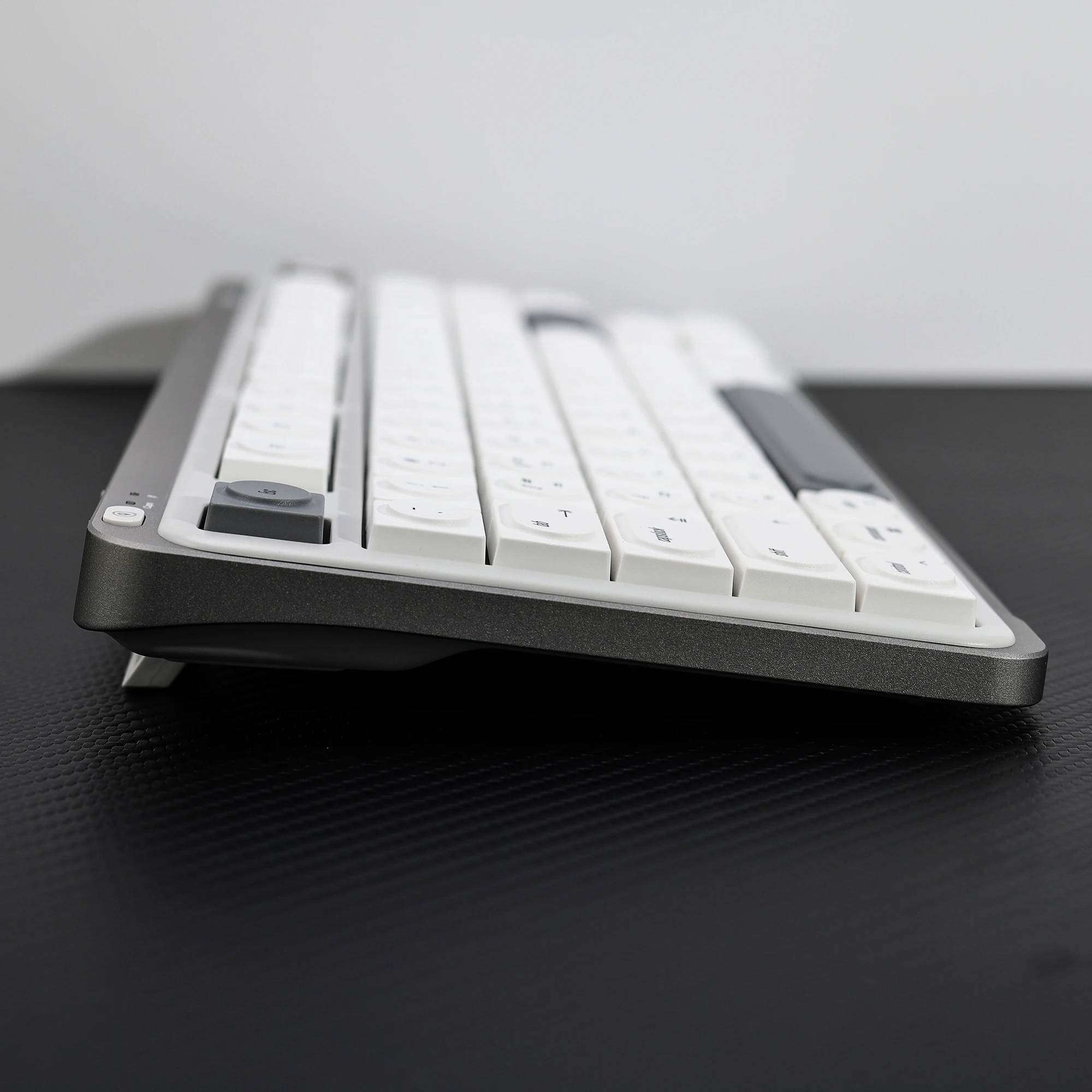 Фото Колпачки для клавиш KBDiy Doys в стиле ретро MAC, 1353 клавиши, PBT, простые, для 60-клавишных игровых низкопрофильных механических клавиатур с переключателями Cherry MX №3