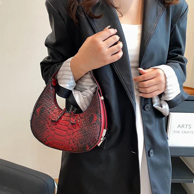 

Женская сумка-полумесяц на молнии, маленькая дизайнерская сумочка на плечо с текстурой змеиной кожи