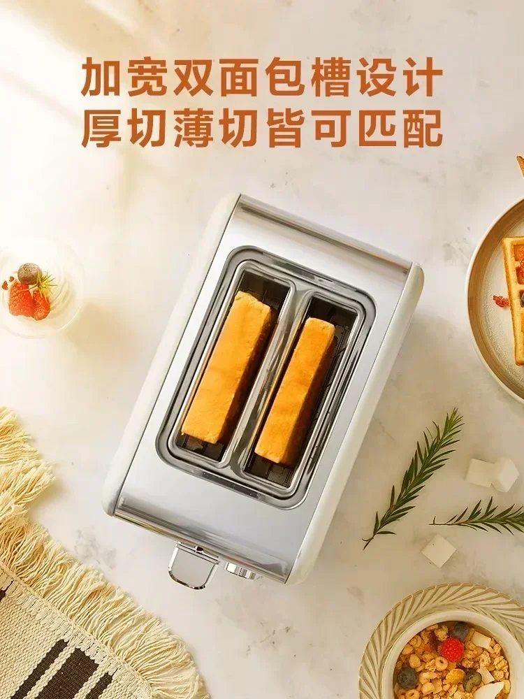 Тостер - Бытовой. Сэндвич-снеданок. Маленький автомат. Хлебные ломтики с