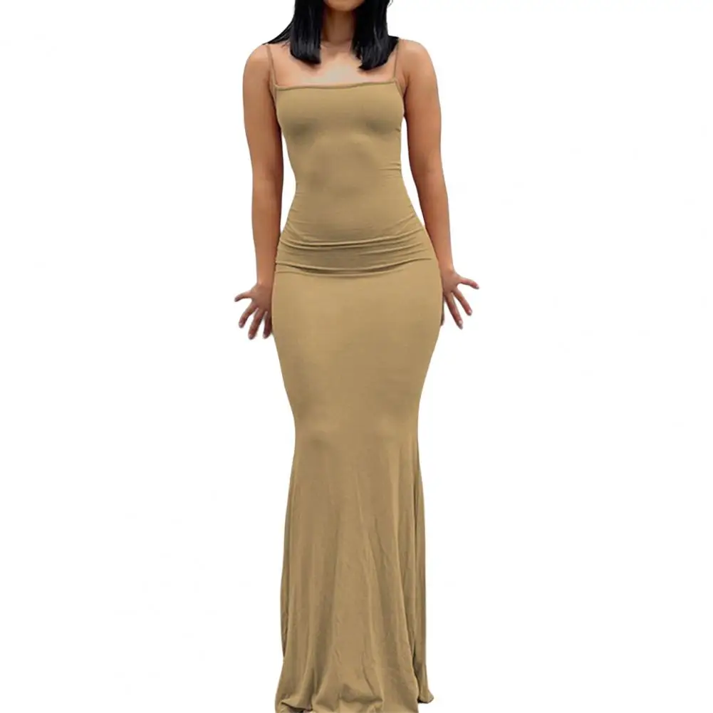 Платье женское эластичное однотонное с открытой спиной на бретелях-спагетти |