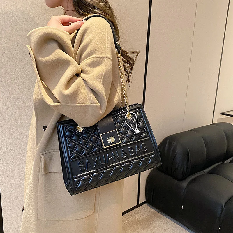 Women's PU Ringer Lattice Black Commuting Chains One Shoulder Hand Bag New Fashion Autumn and Winter Small Tote Bags for Femele