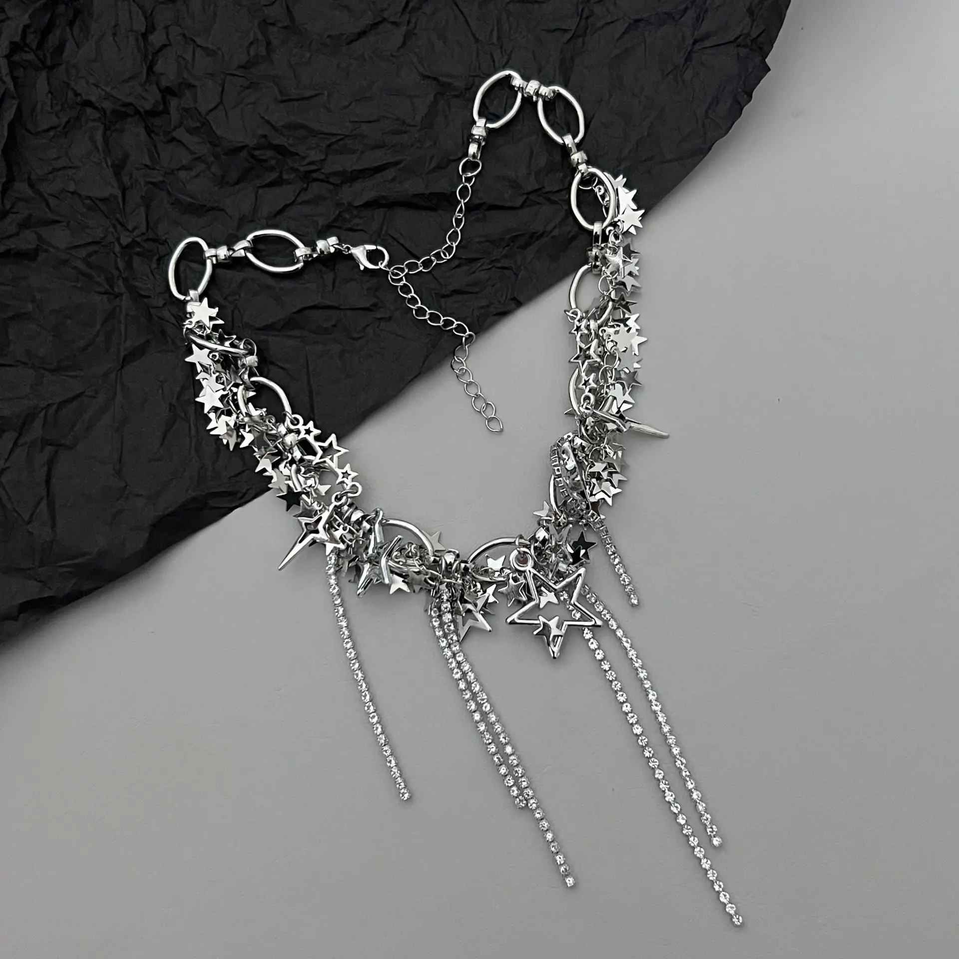 

Роскошное ожерелье-цепочка с металлическим бриллиантом и звездой с кисточками, блестящий чокер, модные аксессуары для пожилых, индивидуаль...