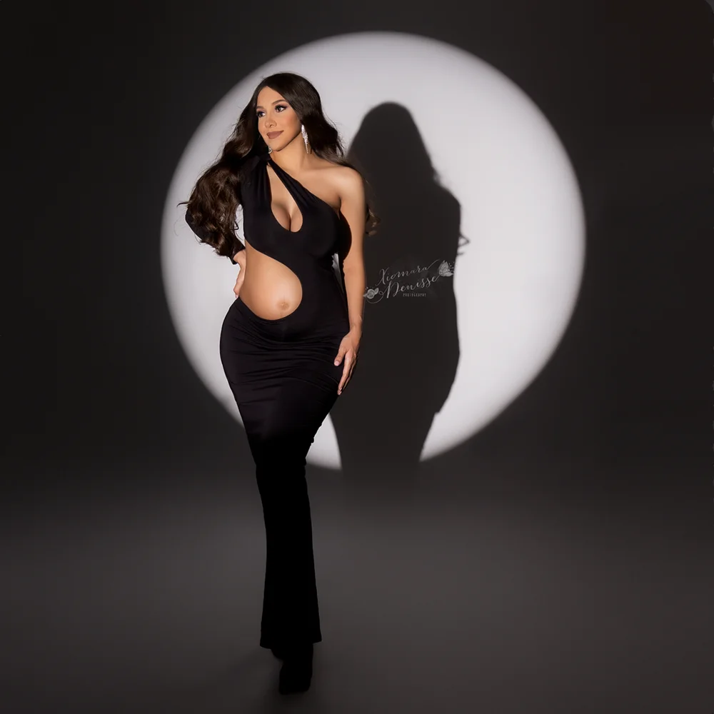 Платье-стрейч для беременных с открытыми плечами