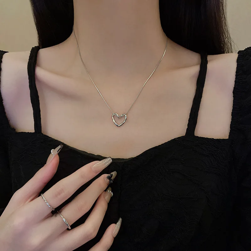 

Titanium Steel Electroplating Hollow Heart Necklace Female Ins Style Japanese and Korean Pendant Clavicle Chain Accessories