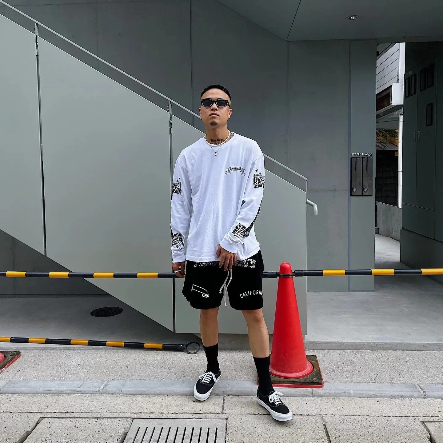 Крупноразмерная футболка ASK ASKYURSELF потертая с надписью и логотипом мужская