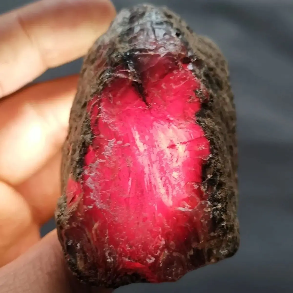 Beautiful Stone Natural Amber Raw Stone Burma Blood Nature Stone Raw Mineral Specimen Stone Ornaments