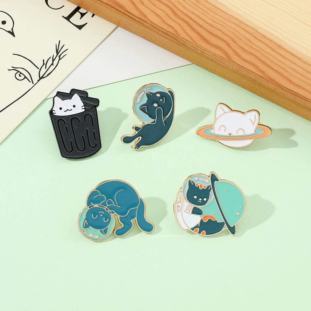 

Lover Cat Collection Brooches Cute White Black Cat Badges Pins Sleepy Hug Kitty Enamel Pins Coat Hat Animal Decoration Jewelry