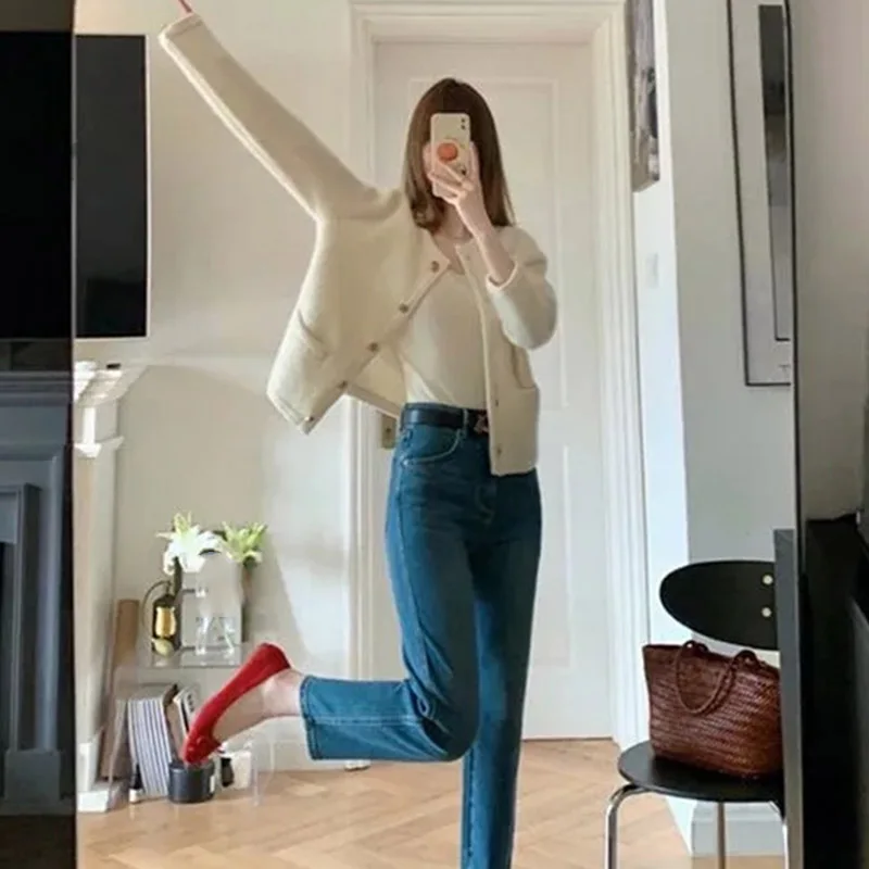 Женский трикотажный кардиган с длинным рукавом однотонный короткий свитер в