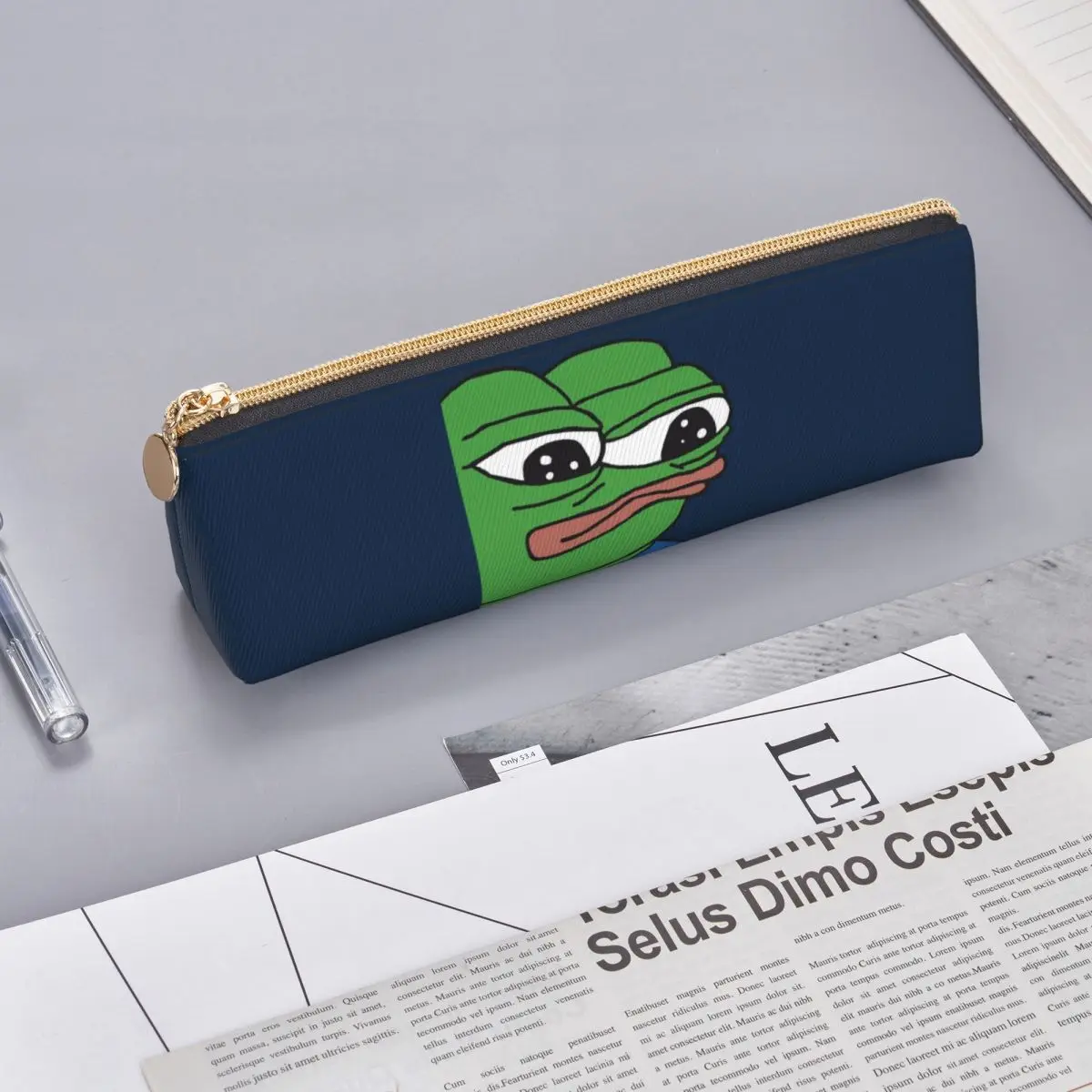 Фото Пенал Pepe The Frog Apu Apustaja для мальчиков и девочек, школьный пенал, сумка для ручек, канцелярские принадлежности, сумка-держатель для ручек №2