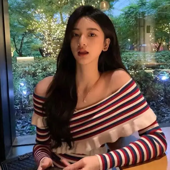 Корейский вязаный свитер Pure Lust Стиль на одно плечо в контрастную полоску