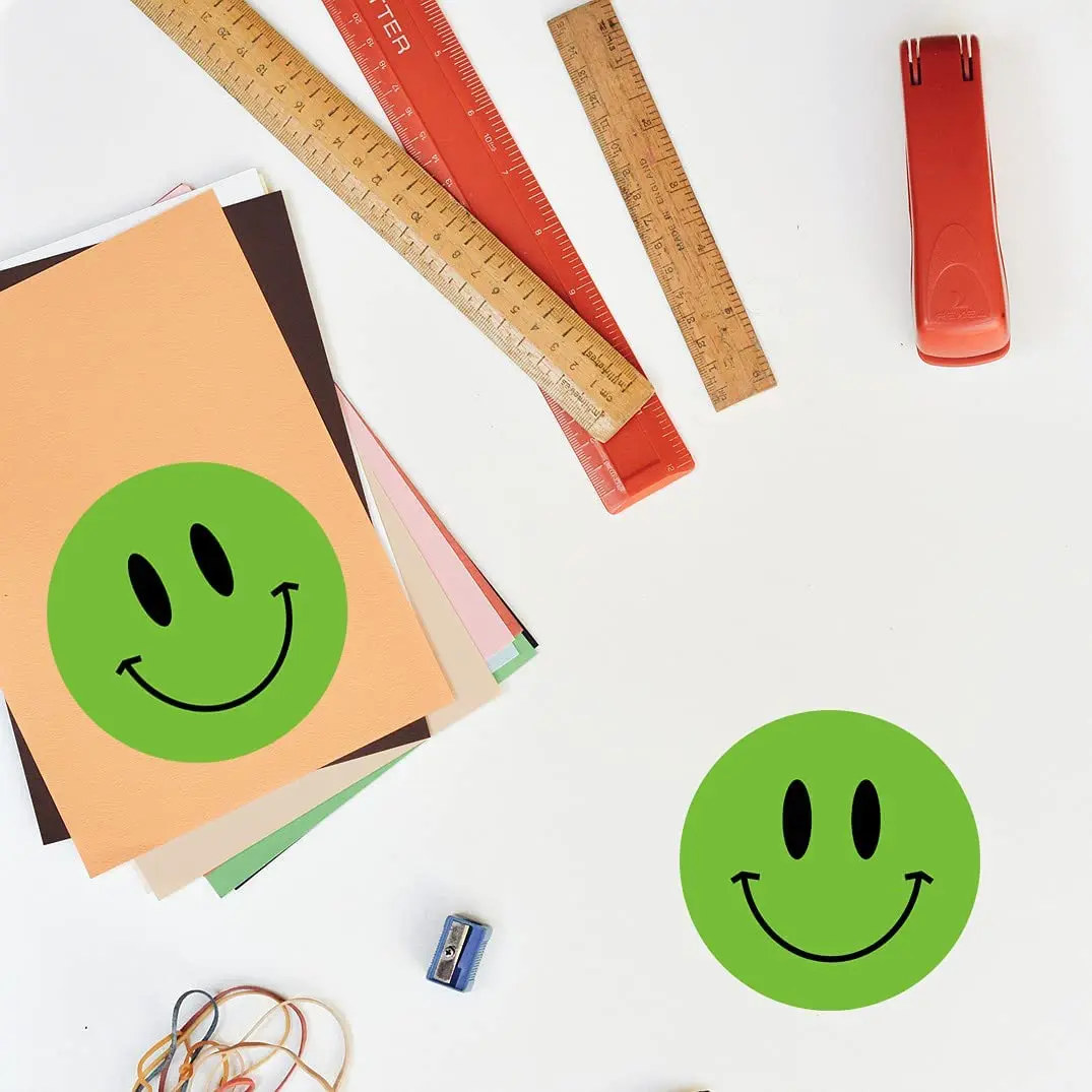 Зеленые наклейки на ноутбук телефон с улыбающимся лицом портретные игрушки для