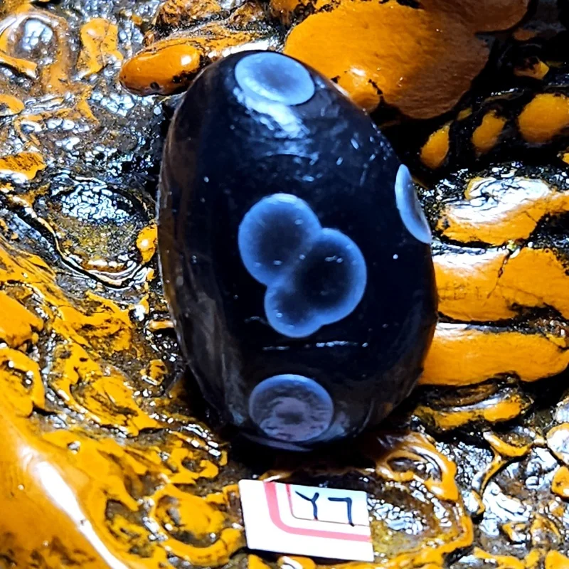 Натуральный черный агат Алиса Гоби неополированный образец камня