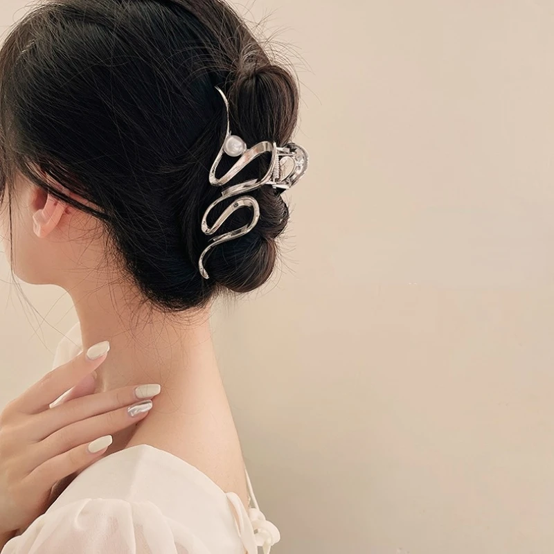 

UXSL 2023 Fashion Metal Pearl Geometric Hair Claws Women Elegant Hair Clips Crab Clip Hair Clamps Hairpin Party Hair Accessories
