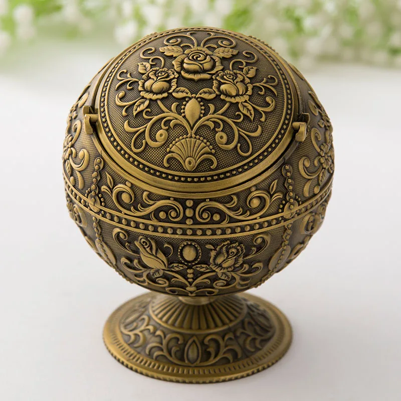 

Retro creative metal handicrafts spherical globe decoration kirsite ashtray
