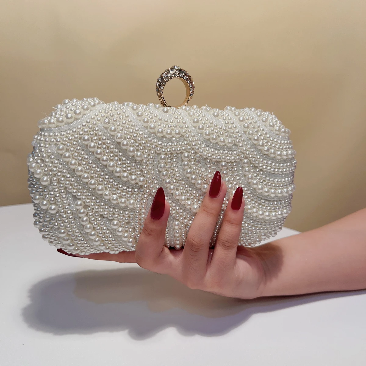 Белые квадратные клатчи с жемчужными стразами и бриллиантами сумка