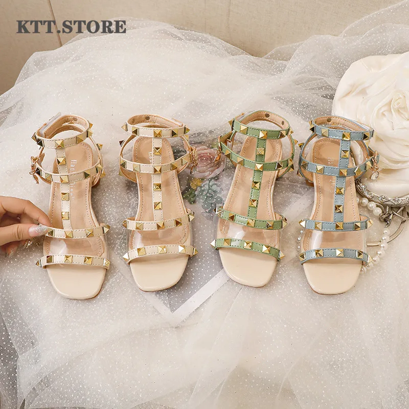 

Сандалии с заклепками для девочек, босоножки из лакированной кожи, на устойчивом каблуке, с вырезами, гладиаторы, для детей 7 лет