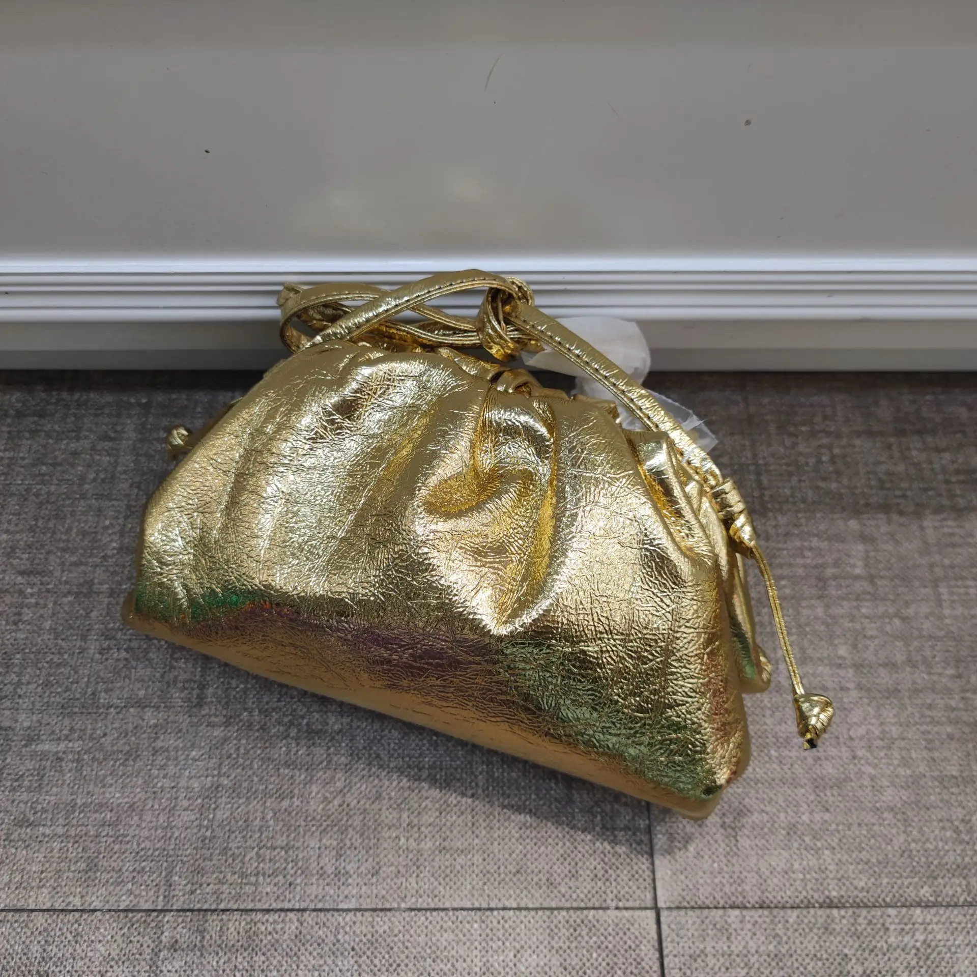 Роскошная Брендовая женская сумка в форме облака складная с зажимом ручная через