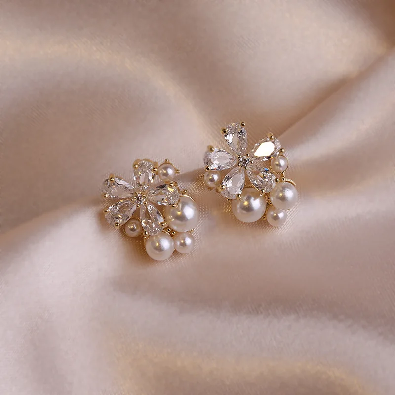 

Элегантные темпераментные серьги-гвоздики с жемчугом для женщин, модные роскошные свадебные ювелирные изделия с кристаллами для невесты, н...