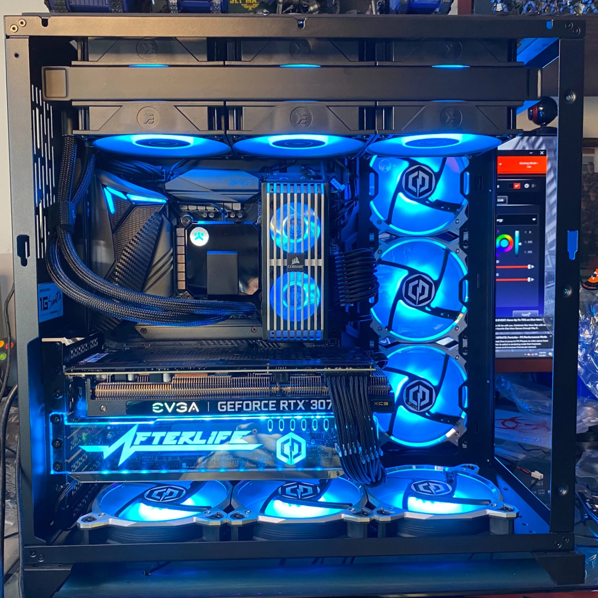 Акриловый кронштейн для крепления GPU-карты размером 280*45*6 мм используется