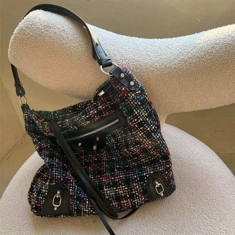 

Зимняя новая утолщенная шерстяная дизайнерская сумка в мотоциклетном стиле, вместительная Повседневная сумка для подмышек, винтажная Роск...