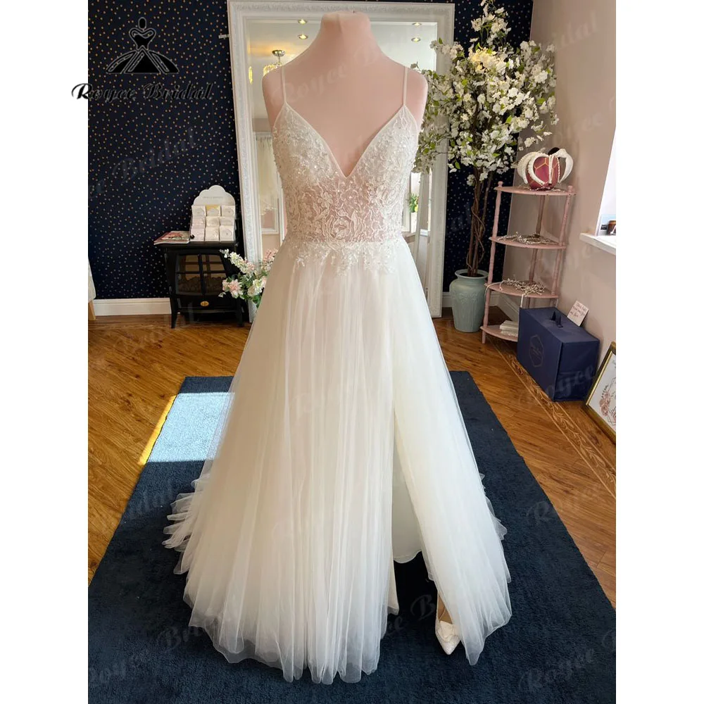 Кружевное свадебное платье в стиле бохо с разрезом по бокам и открытой спиной