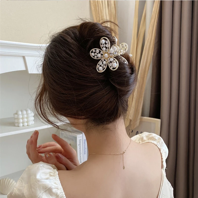 

Trendy Pearl Crystal Flowers Alloy Hair Claw Women Girls 2022 Sweet Cute Hairpin Shark Hair Clip Headwear Hair Accessories
