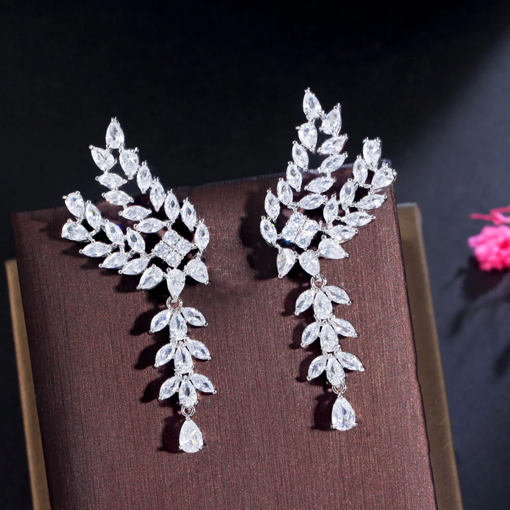 

Женские Висячие серьги BeaQueen, с кристаллом и фианитом, длинное серебряное покрытие, Ювелирное Украшение для невесты, свадьбы, костюма, E511