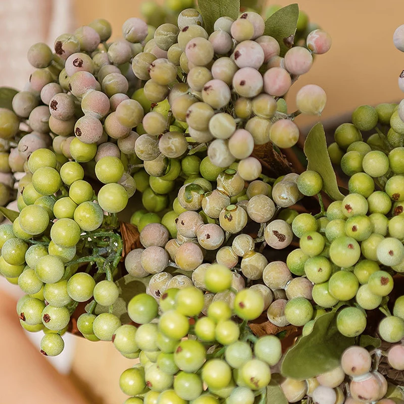 Ветка из зеленых бобин ягод для самостоятельной сборки свадьбы праздника дома