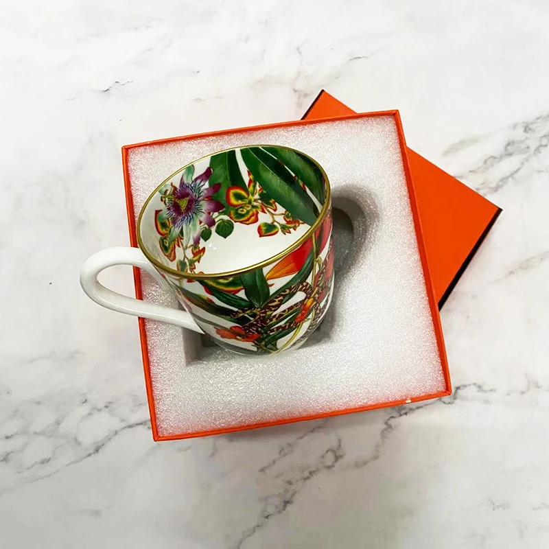 

European Bone China Coffee Tea Mug Cups and Saucers Tableware Coffee Plates Dishes Afternoon Home Kitchen with Gift Box Tazer