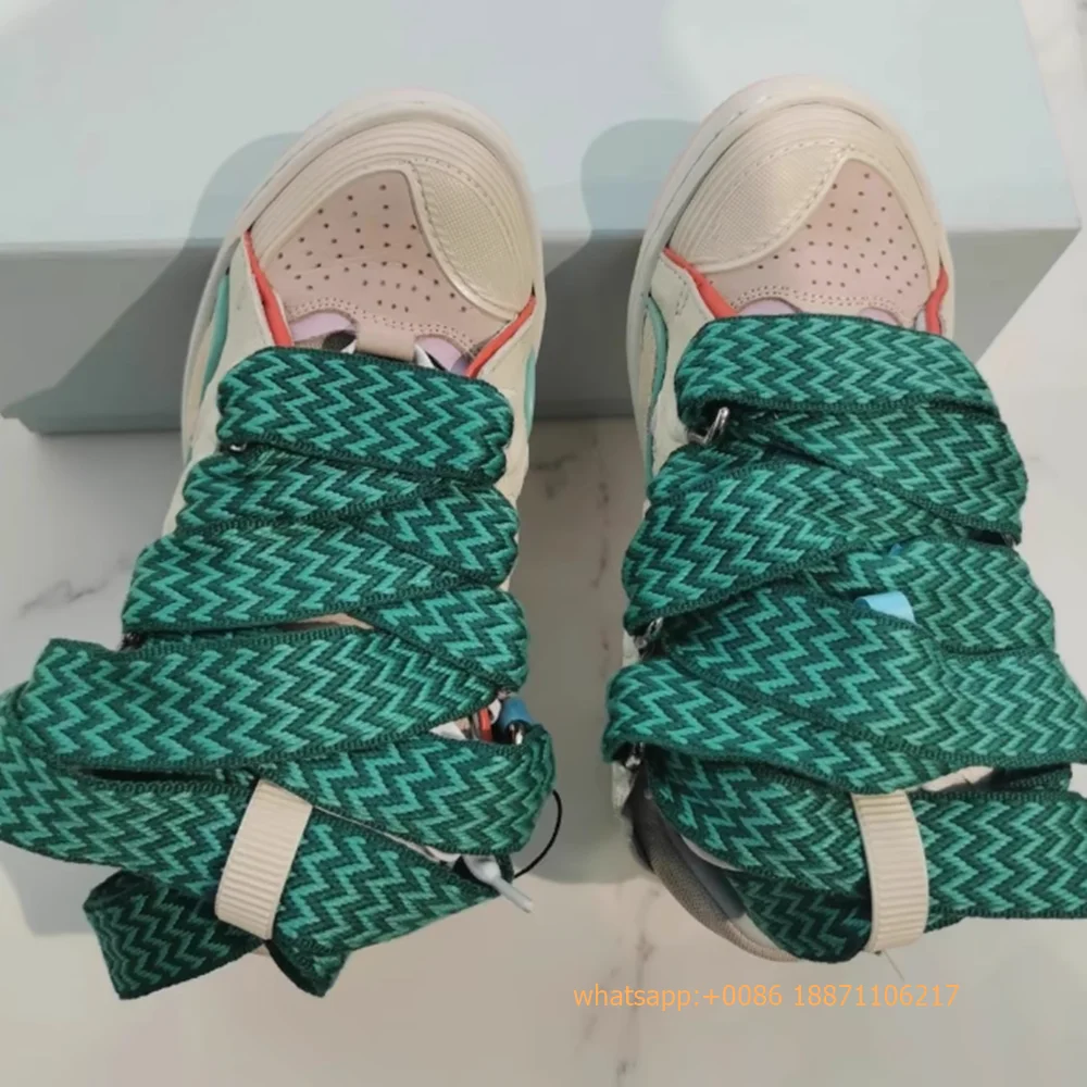 Спортивные женские кроссовки на толстой подошве