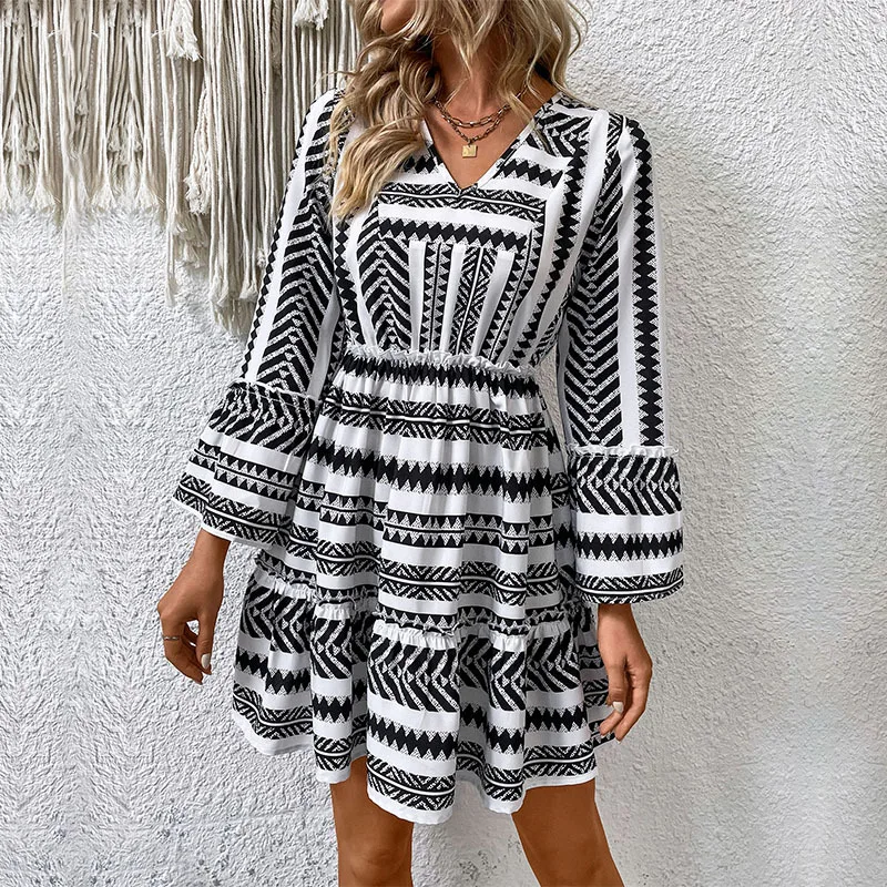 

2024 A Women's Fashion Spring Autumn Knee Length Dress Sexy V-neck Style Sweet Printed Long Sleeve Swing Beach Dress