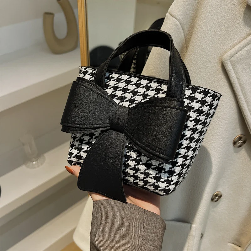 

Spring foreign style small bag women's bag new fashion one shoulder messenger bag net red portable one shoulder bag fashion