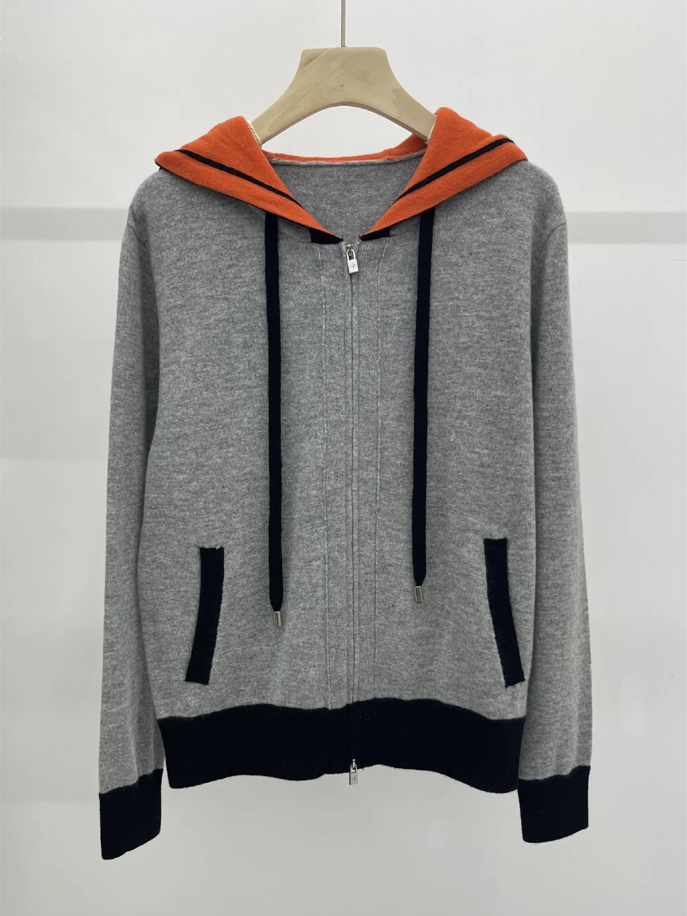 

Women Back Tiger Contrast Embroidery Knitted Sweater 2 Colors Metal Zipper Reto Cardigan Casual Streetwear Y2K Young Style