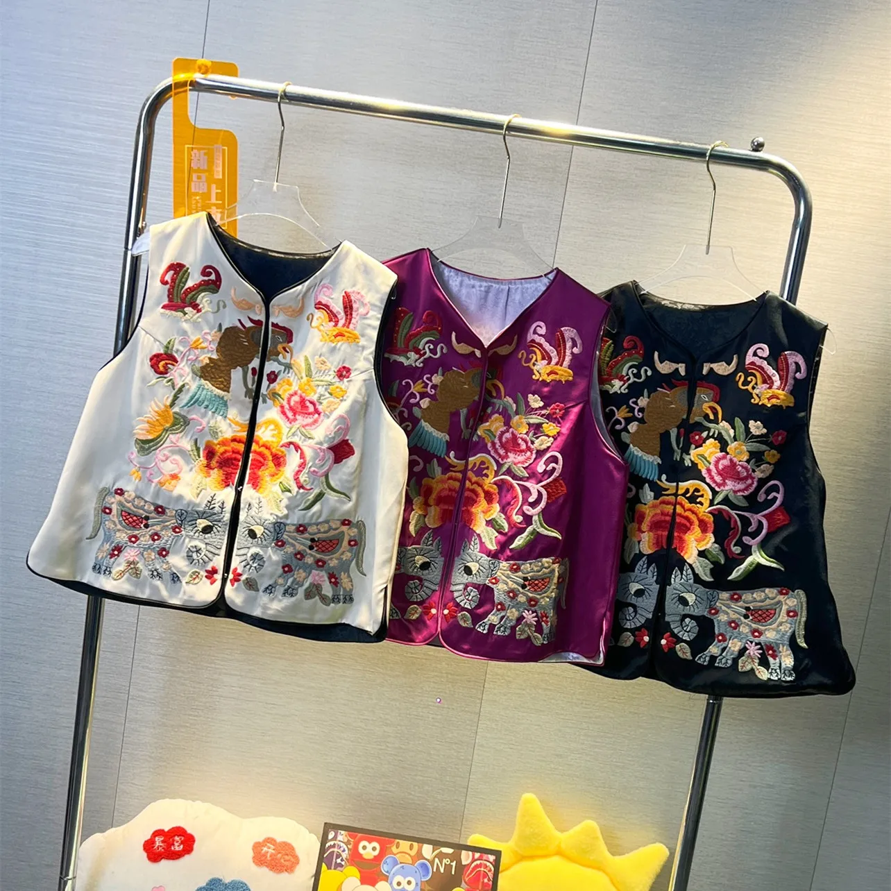 

Chinese Style Embroidery Waistcoat For Summer Sleeveless Short Jacket Women Casual V Collar Vest Coat