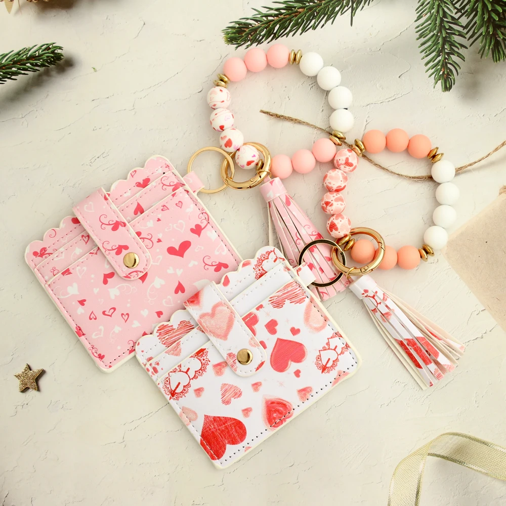 Брелок для ключей из искусственной кожи с бусинами и ремешком на руку