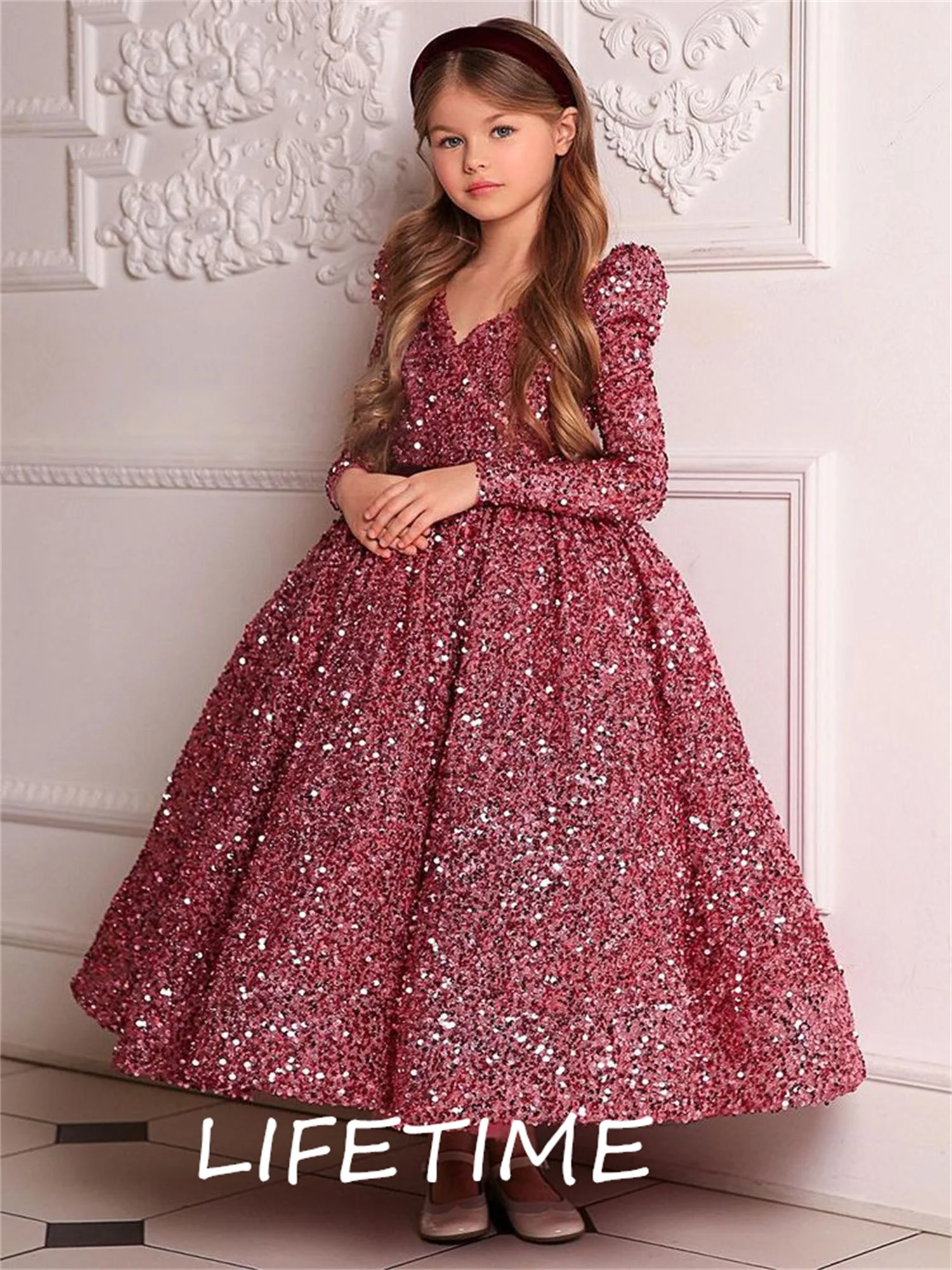 

Платье с блестками и V-образным вырезом для девочек