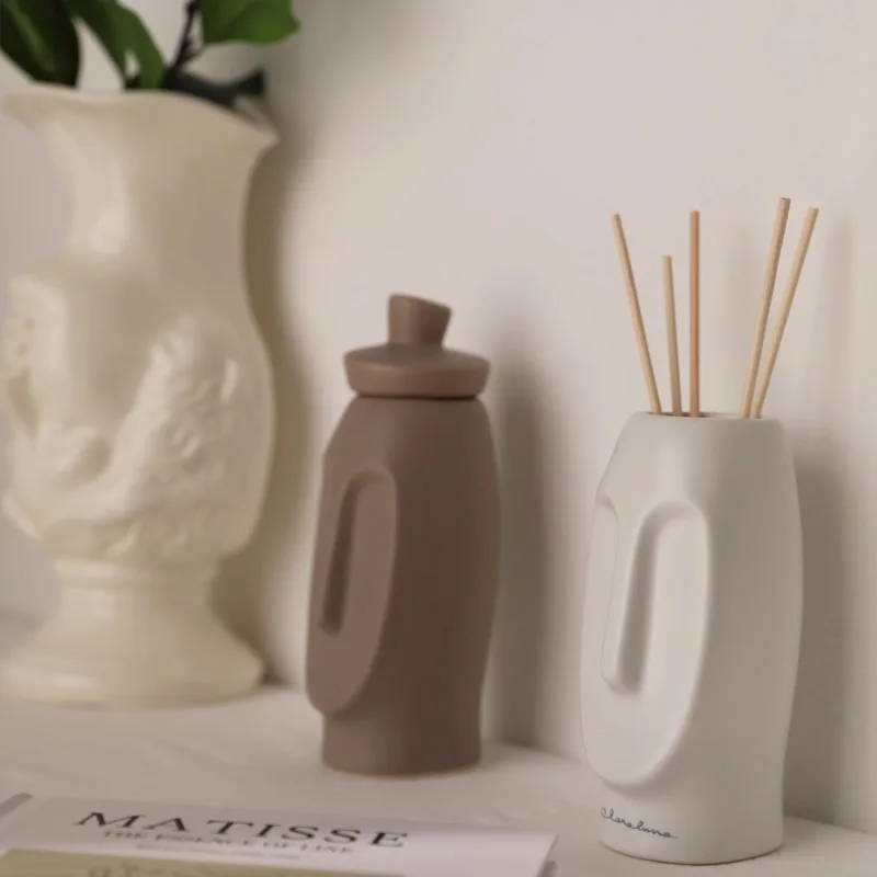 

Nordic Matte Ceramic Face with Lid Aromatherapy Bottle Living Room Bedroom Flower Arrangement Vase Home Decoration Accessories