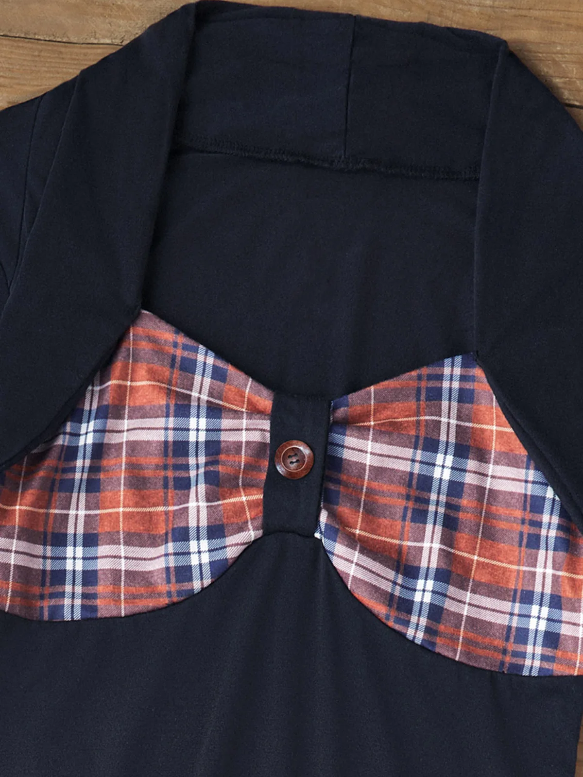 Рисунок 5 - Клетчатая блузка из двух частей с рюшами на пуговицах