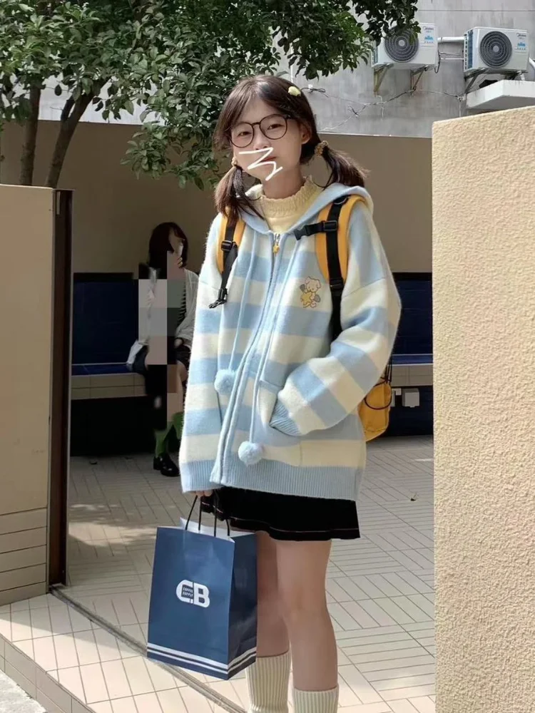 Кардиган женский оверсайз в полоску с вышивкой и капюшоном