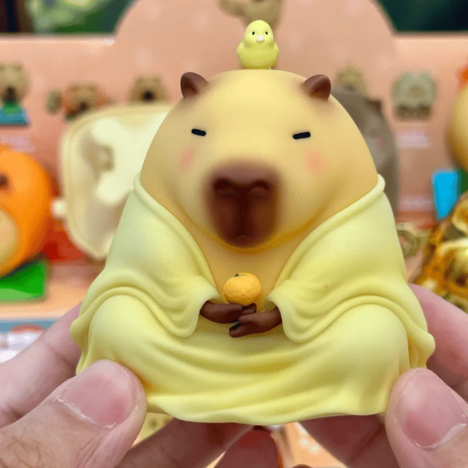 Фото Luck Moai Capybara Little Pig Series слепая коробка модный милый настольный орнамент креативный подарок для детей игрушки модель из ПВХ №2