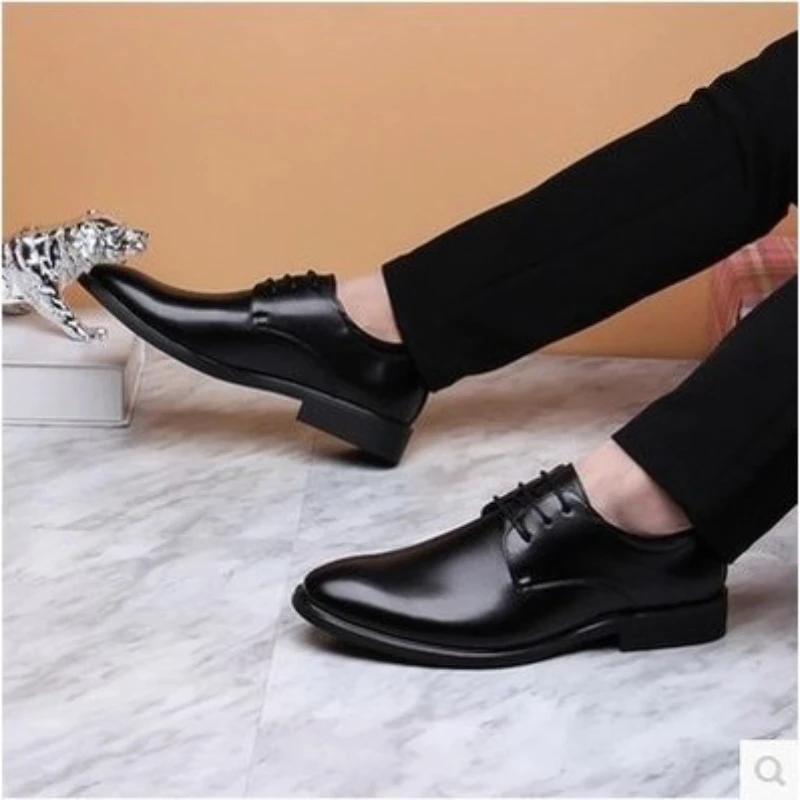 

Мужские деловые кожаные туфли на шнуровке, с острым носком