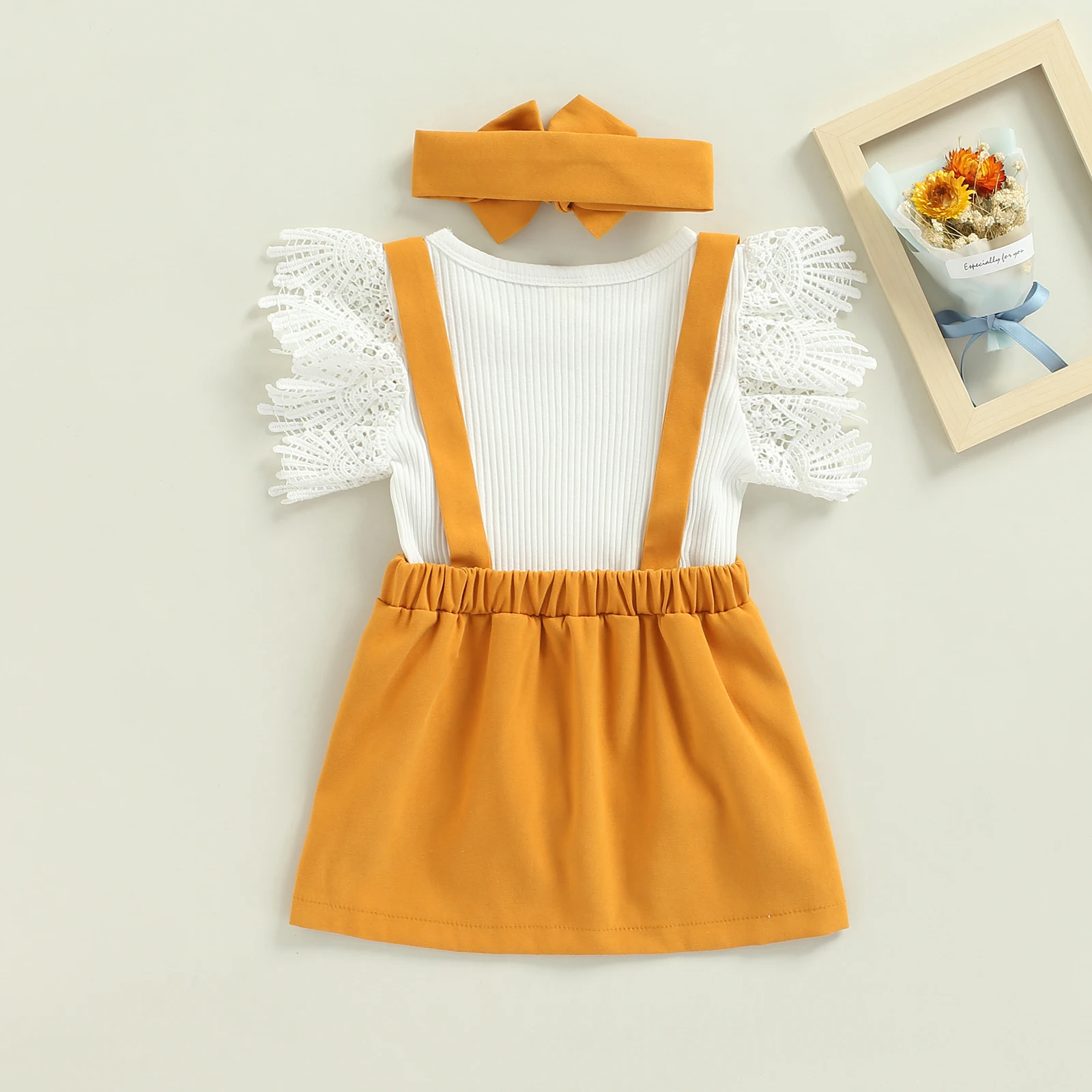 Женский комплект из трех предметов футболка с круглым вырезом и летящим рукавом +