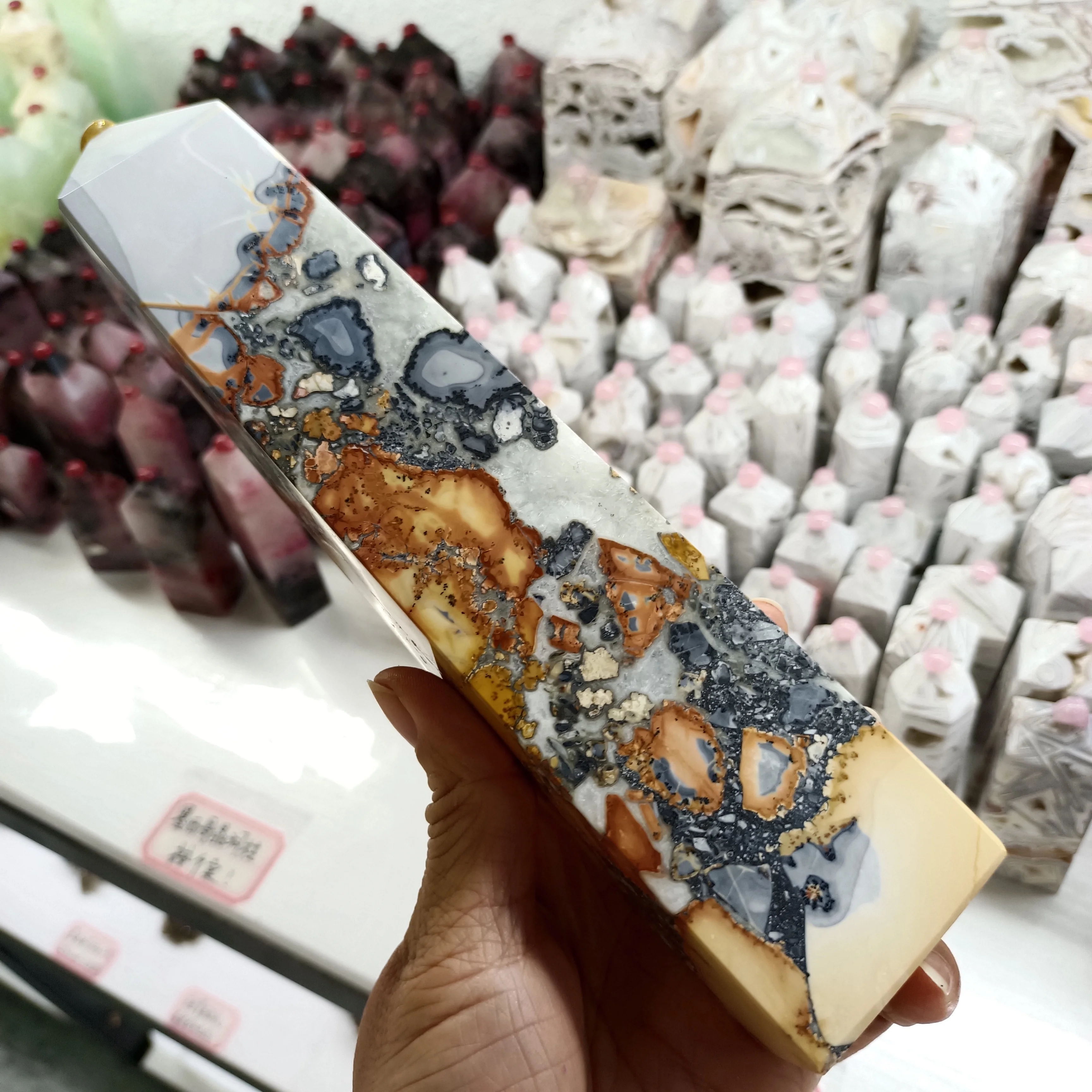 

Natural Madagascar Little Wasp Mineral Pillar Crystal Energy Home Office Decor Gift Reiki Spiritual Healing Furnishings